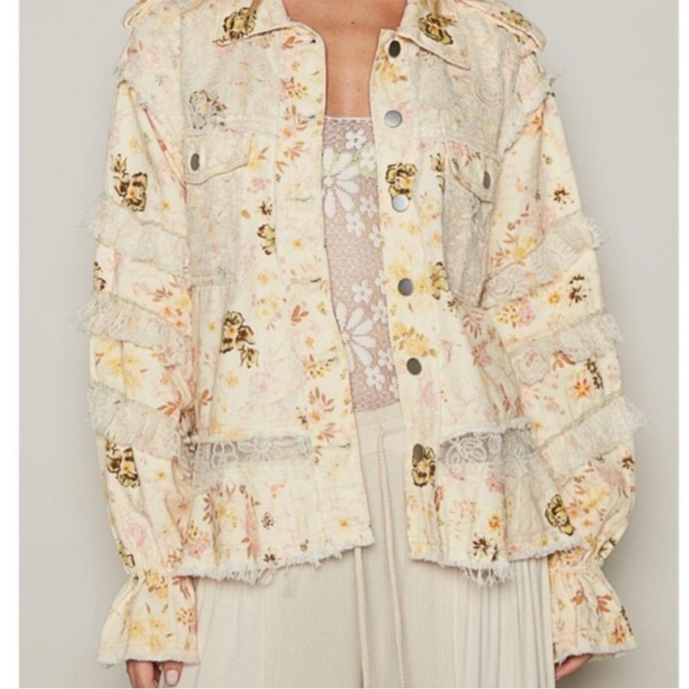 POL Double take Cream Floral Jacket with Lace